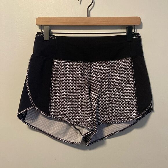 Lululemon Black & White Patterned Real Quick Athletic Shorts Size 6 - Picture 1 of 6